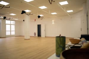 Sala de yoga de centro de yoga Óscar Zapater